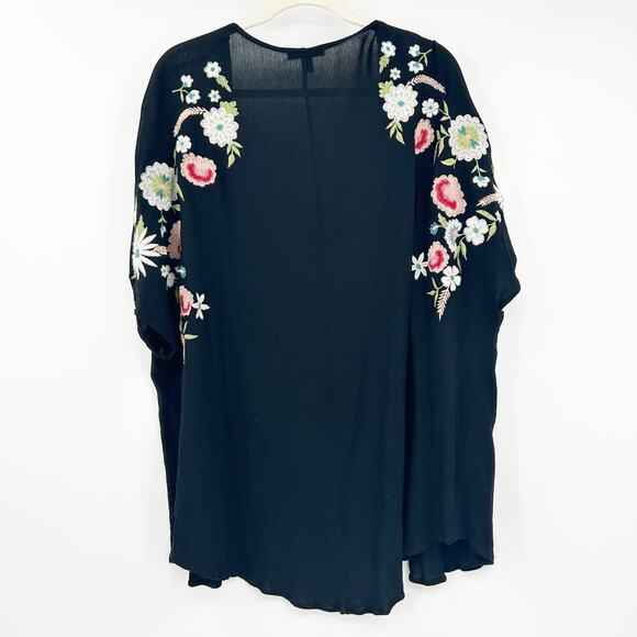 Torrid Womens Boho Dark Embroidered Floral Open Front Kimono Cardigan Size 1X/2X - Picture 7 of 7